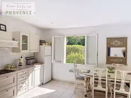 superbe apartement avec terrasse dans résidence avec piscine