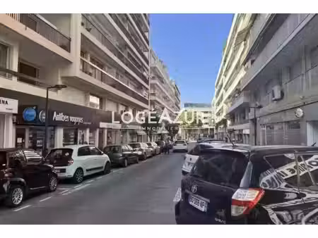location locaux professionnels 2 pièces 29 m² à antibes (06600)  1 080 €