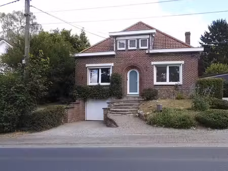 jolie villa avec 2 ch de plain pied et très beau jardin