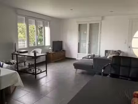 location appartement 5 pièces meublé à saint-martin-de-fraigneau (85200) : à louer 5 pièce