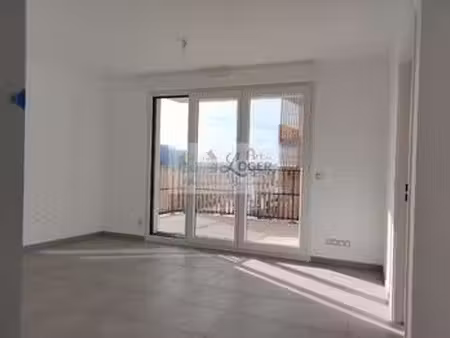 location appartement 3 pièces à beautour (44120) : à louer 3 pièces / 60m² beautour