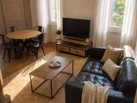 t2 meublé rénové de 43m² – centre-ville de bonneville