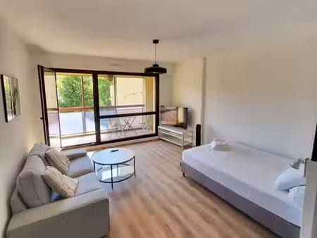 studio meublé avec balcon