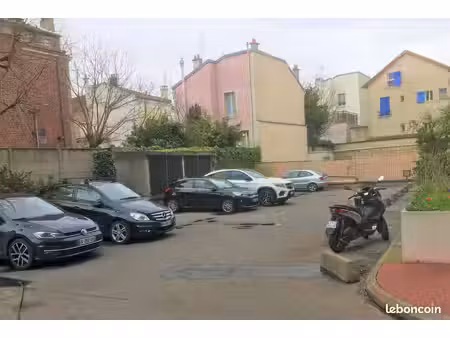 location place parking centre colombes