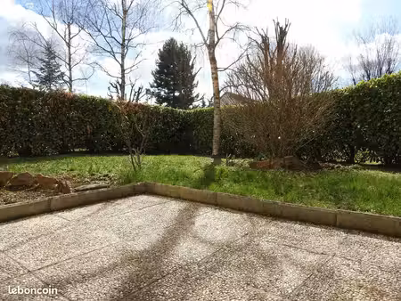 a louer vaste t2 avec rez de jardin