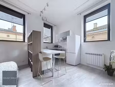 studio 1 pièce 32 m²