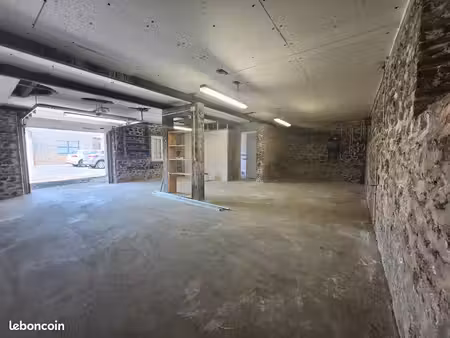 ​? à louer – grand local / garage de 100 m² avec bureau & sanitaires