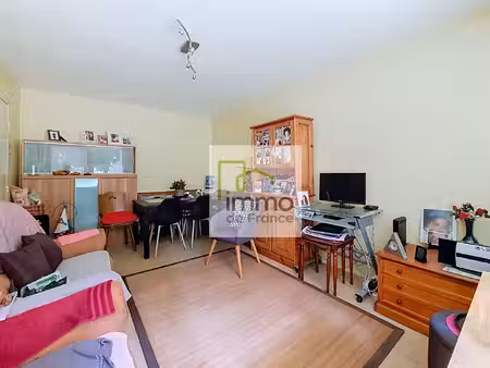 a vendre t2 + parking - nouvelle madeleine