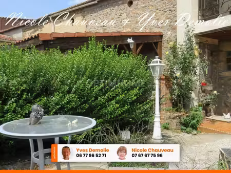 maison en pierre avec dépendances et grand terrain à vendre – saint-étienne-sur-usson – pr