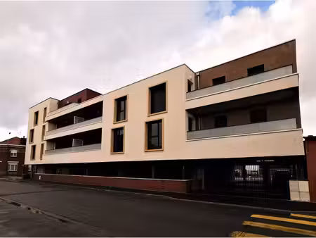 t2 avec balcon et place parking - proche commodités