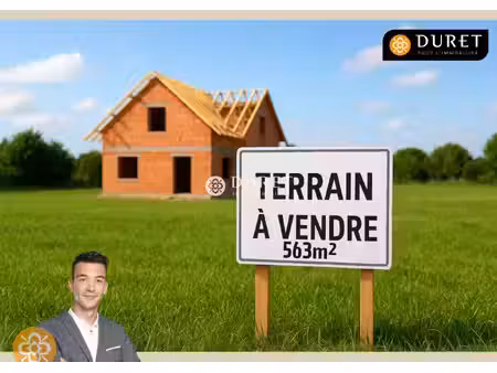 un terrain à proximité immédiate des plages!