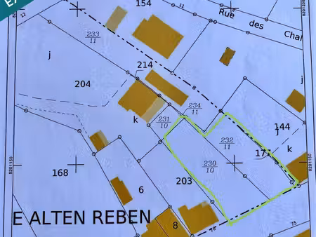 vends terrain de construction au dessus de la route