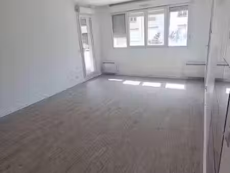 location appartement 2 pièces 52 m² à saint-germain-en-laye (78100)  1 100 €