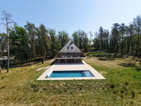 maison d'architecture contemporaine de 183m2 sur 9858m2 de terrain avec piscine