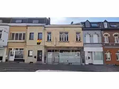 spacieuse maison de commerce à rénover
