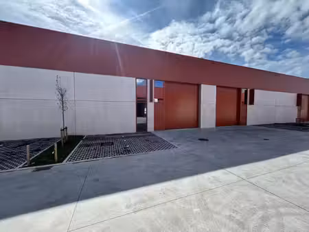 recent magazijn 223 m² met 2 parkings