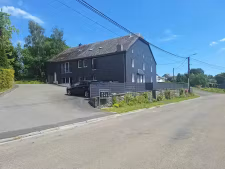 bel appartement de plein pieds avec pelouse à neufchateau