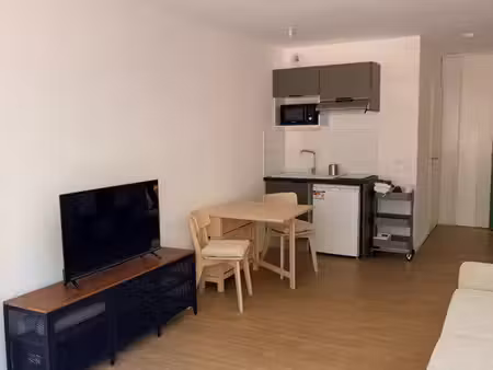 studio meublé 29 m² – marseille 13005 – la timone – balcon & parking
