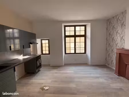 grand f2 refait à neuf - centre historique de blois