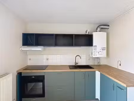 à louer grand studio de 40 67 m² avec deux balcons à mérignac