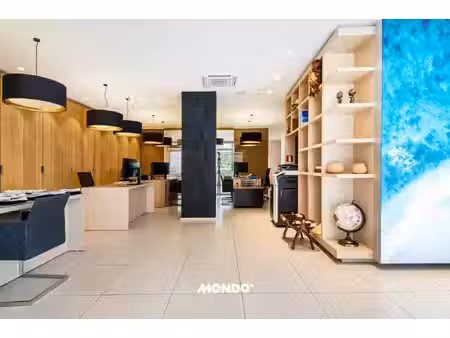 strategisch gelegen comm. gelijkvloers (108 m²) te koop in centrum wolvertem.
