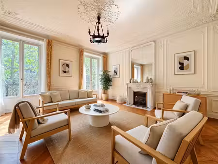 appartement haussmanien 4 chambres et balcon