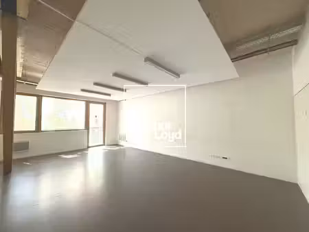 location bureaux savigny-le-temple 77176 878m²
