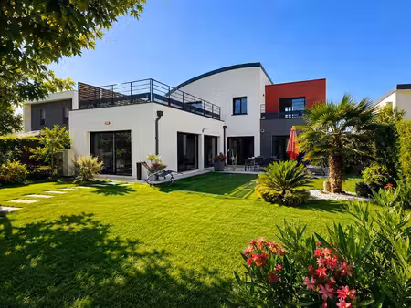 maison contemporaine d'exception avec piscine couverte à cholet