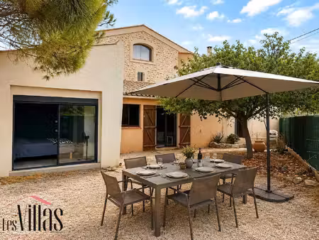 10 min. de leucate - maison de village avec 3 chambres et jardin