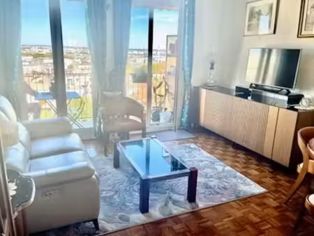 a 1’ du métro pvc apt 3 pièces  2 chambres  2 balcons cave et parking