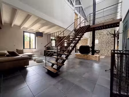 207 m2 au coeur du village avec terrasse et garage