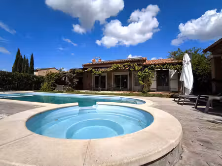 plan d'orgon - villa contemporaine  calme et prestations de qualité