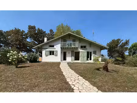 villa 6 pièces sur son parc de 5800m2  pomarez