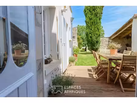 charme d'une maison de caractère au coeur de sainte-soulle