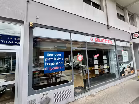 location local professionnel 52m²