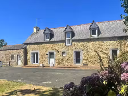 maison en pierre à la campagne - vie de plain pied.