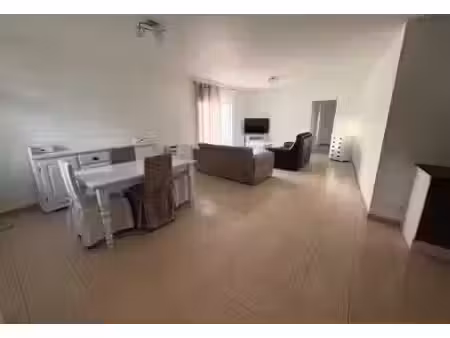 location maison 3 pièces à les billaux (33500)  965 €