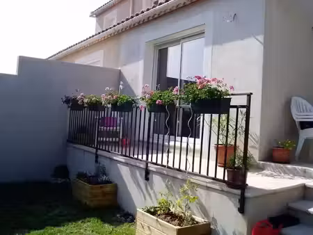 location villa 4 pièces 97.33 m² à clarensac (30870)  1 164 €