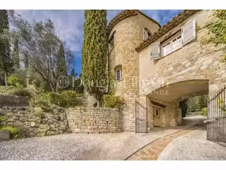 tourrettes-sur-loup : une superbe propriété en pierre avec vue panoramique
