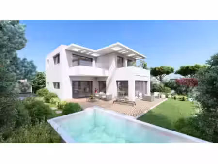 super gémenos terrain 686m² 15% d'emprise au sol