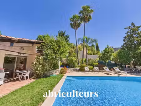 maison familiale 5 chambres avec piscine et jardin en vente la colle-sur-loup (06480)