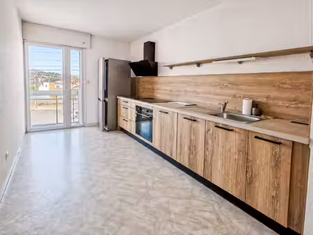 beau 4 pièces de 84 m² avec garage  cave et balcons