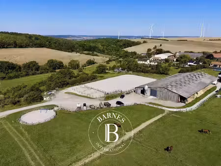 exclusivité - momerstroff – propriété équestre de plus de 5 hectares avec maison et...