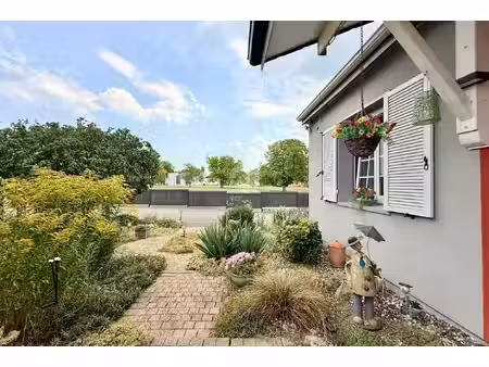 maison 6 pièces 147 m² avec piscine couverte  dépendances et
