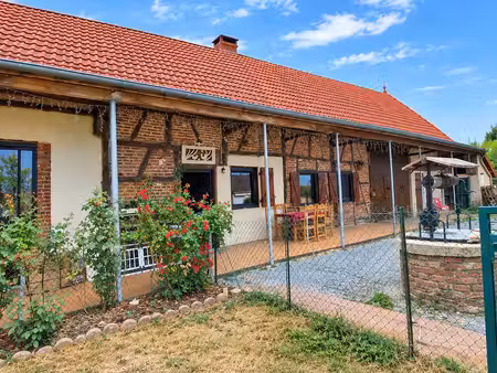 authentique ferme bressane à colombages rénovée avec 2 logements et 1 hectare de terrain