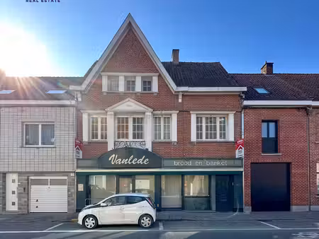 commercieel te koop in wevelgem met 4 slaapkamers
