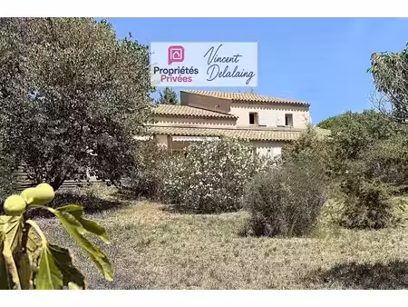 maison individuelle t5 -6 en r+1 avec sous-sol et garage sur grand terrain clos