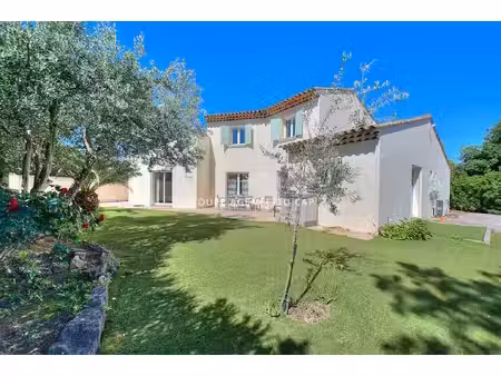 villa 5 pieces 163 m2 proche commerces saint raphael