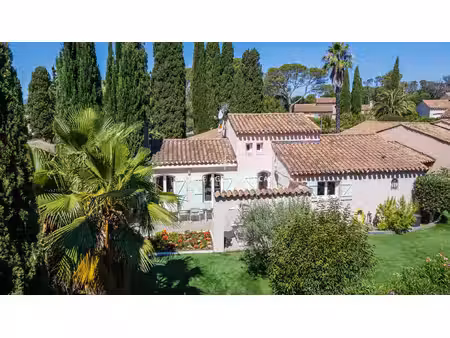 villa valescure proche centre commercial a pieds