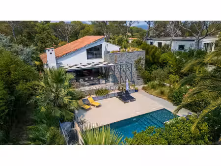 villa saint raphael 7 pièce(s) 184 m2